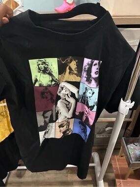 TAYLOR SWIFT ERAS TOUR
Black Graphic Photo Grid Tee - Women Tops